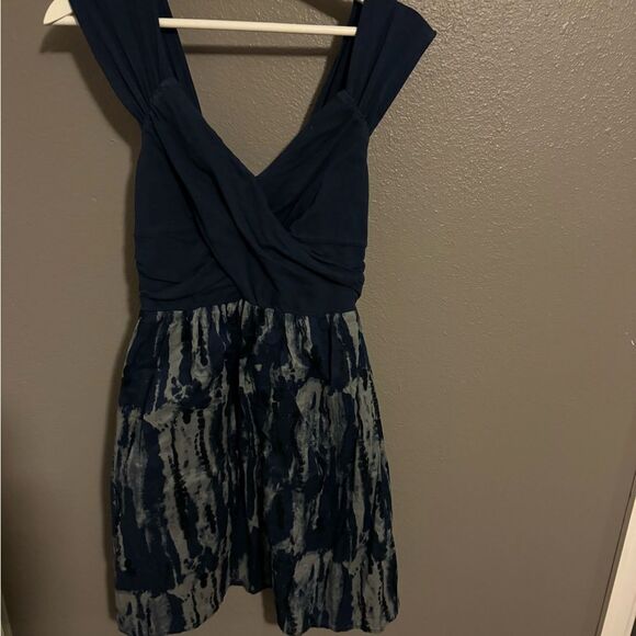 Converse women’s medium navy bodice and tye dye skirt. Preowned good condition - Picture 1 of 7